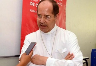 O presidente da CNBB, o arcebispo dom Walmor Oliveira de Azevedo, em entrevista à Folha (Foto: Nilzete Franco/Folha BV )