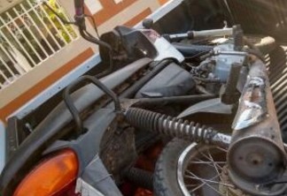 A motocicleta era pilotada pelo adolescente e tinha sido furtada pelo mais velho (Foto: Divulgação/PMRR)