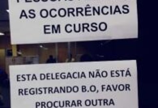 Anúncio fixado na porta do 5º Distrito Policial (Foto: Divulgação)