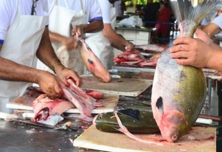 Consumidor deve ficar atento e comparar se houve aumento do pescado devido à demanda do período (Foto: Nilzete Franco/FolhaBV)