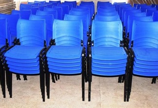 Com investimento de R$ 131 mil, mobiliários como mesas, kits de refeitórios e cadeiras já chegaram ao Estado e estão sendo tombados. Foto: Divulgação/Ascom Seed