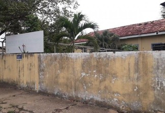 Escola está sendo usada para tráfico de drogas, dizem moradores (Foto: Nilzete Franco/FolhaBV)