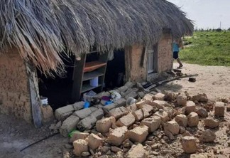 As construções ficaram destruídas após os tremores (Fotos: Divulgação)