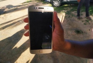 O celular foi recuperado e o acusado foi levado para o plantão central do 5DP (Foto: Aldenio Soares/FolhaBV)