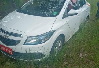 O carro foi encontrado abandonado na Vila Três Corações em Amajari (Foto: Divulgação)