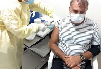 Mais de 70 trabalhadores da saúde foram imunizados com a segunda dose da vacina contra a COVID-19 (Foto: Divulgação)