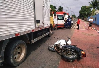 O motociclista sofreu apenas escoriações leves (Foto: Aldenio Soares)