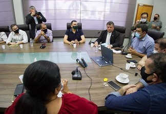 Reunião da mesa diretora da ALERR, antes da sessão extraordinária que extinguiu os 300 cargos comissionados (Foto: Tiago Orihuela/SupCom Ale-RR)
