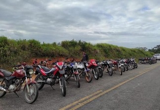 Motocicletas apreendidas durante a disputa de 'rachas' e manobras radicais (Foto: Divulgação)