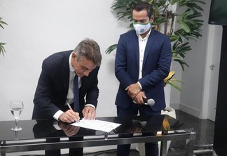 O decreto de suplementação foi assinado, no final da tarde desta quarta-feira (3), pelo governador Antonio Denarium (Foto: Ascom/DPERR)   