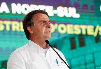 O presidente Jair Bolsonaro (sem partido) voltou hoje a atacar a recomendação da OMS (Organização Mundial da Saúde) para usar o isolamento social como um dos principais recursos de controle da covid-19 (Foto: Alan Santos PR)