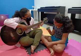 Vânia disse que a música é o instrumento mais sociável que existe, e por isso a sua importância no tratamento de transtornos (Foto: Arquivo pessoal)