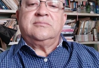 José Augusto Magalhães, de 64 anos, contou que já foi transferido de duas escolas estaduais, por não obedecer a exigência da gestora (Foto: Arquivo pessoal)