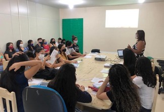 Na manhã desta sexta-feira, 19, foi realizada uma capacitação aos estudantes na Secretaria Municipal de Saúde (Foto: Divulgação)