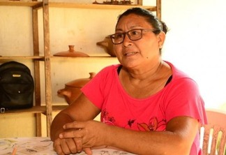Ela já ministrou oficinas, ensinou o trabalho a estudantes da Universidade Federal de Roraima, e levou as panelas de barro de Roraima para feiras de artesanato em todo o país (Foto: Nilzete Franco/FolhaBV))