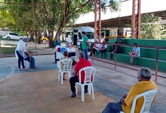 Vacinação ocorre em quadra de escola municipal (Foto: Ascom Prefeitura Rorainópolis)