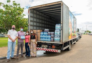 Nesta quinta-feira, 25, o Hospital da Criança Santo Antônio recebeu uma doação de água mineral e refrigerantes para os profissionais de saúde e pacientes internados (Foto: Divulgação)