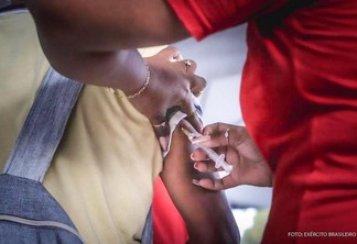179 pessoas entre crianças e adultos foram vacinados contra o sarampo no abrigo de imigrantes da Rodoviária de Boa Vista (Foto: Divulgação)