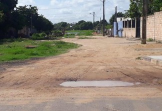 O vereador também protocolou quatro requerimentos solicitando prioridade para o asfaltamento de ruas em dois bairros (Foto: Divulgação)