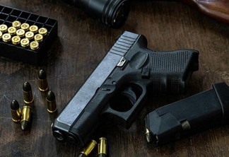 Decreto 10.628: Aumentou para cidadãos comuns a possibilidade de adquirir até seis armas de fogo de uso permitido (Foto: © Shutterstock)
