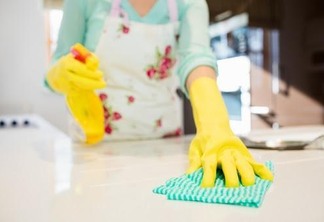 Empregados domésticos são os responsáveis por manter os ambientes do lar em bom estado, as roupas prontas para serem usadas e as refeições preparadas (Foto: Divulgação)