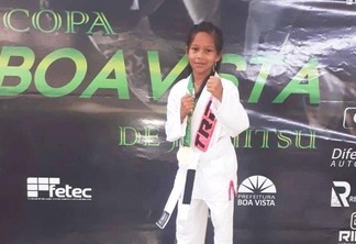 Atleta Aline Danielly tem 10 anos e pratica jiu-jitsu desde os cinco (Foto: Reprodução)