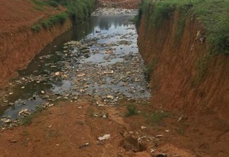 Acúmulo de lixo pode chegar ao Rio Mucajaí e causar danos (Foto: Divulgação)