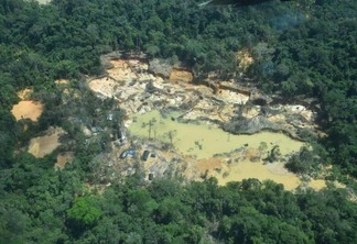 Vez ou outra Exército e outras instituições realizam operações dentro da terra indígena Yanomami, em Roraima, para retirada de garimpeiros (Foto: Exército Brasileiro)