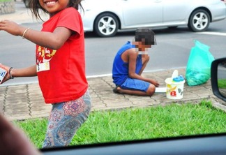 Cerca de 70 menores de idade foram identificados exercendo trabalho irregular nas ruas da Capital (Foto: Diane Sampaio / FolhaBV)