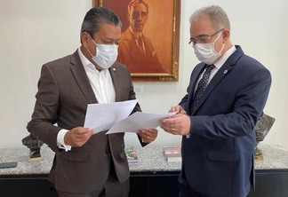 Ofício foi entregue ao ministro da saúde, Marcelo Queiroga, pelo deputado federal Hiran Gonçalves (Foto: Ascom Hiran Gonçalves)