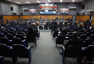 Deputados aprovaram projetos em sessão (Foto: Supcom ALERR)