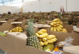 O vencedor da chamada pública deverá fornecer frutas, hortaliças, além de polpas de frutas, arroz, farinha, feijão, macaxeira (Foto: Secom-RR)