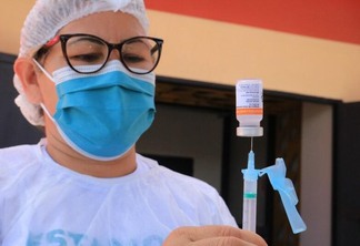 Uma das vagas é para técnico com habilitação em sala de vacina (Foto: Diane Sampaio/FolhaBV)