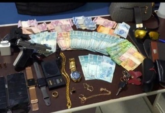 Pistola calibre 380, 20 mil dólares guianenses, R$5.666 foram apreendidos  (Foto: Divulgação)