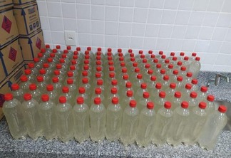 Foram doados 250 litros de produtos para o combate ao covid-19, sendo 50L de álcool em gel e 200L de hipoclorito de sódio (Foto: Arquivo FolhaBV)