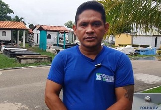 Onildo da Silva Souza , coveiro há 17 anos em Roraima. Foto: Néia Dutra / FolhaBV
