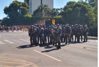PMs e indígenas entram em confronto em manifestação em Brasília (Foto: Tiago Miotto/Cimi)