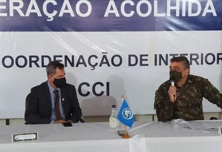 Superintendente da PF em Roraima, Jose Roberto Peres, e o coordenador da Operação Acolhida, general Barros, durante coletiva de imprensa (Foto: FolhaBV)