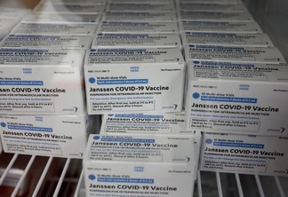 Vacinas chegaram neste sábado (Foto: Reprodução/Reuters/Agência Brasil)