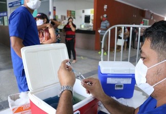 São cinco pontos fixos de vacinação e mais outros oito itinerantes (Foto: Diane Sampaio/FolhaBV)