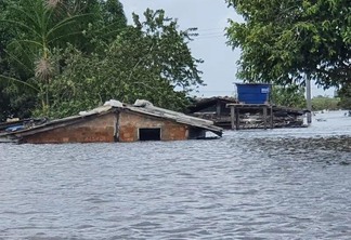 Fortes chuvas afetaram casas e estradas em Roraima (Foto: Néia Dutra/FolhaBV)