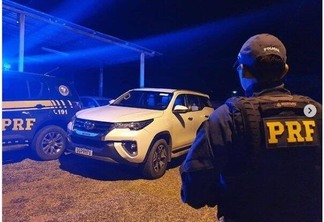Um veículo com restrição de roubo e furto avaliado em mais de R$200 mil foi recuperado pela Polícia Rodoviária Federal (Foto: Divulgação)