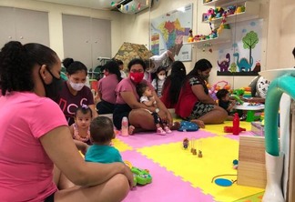 A diretora do CRSM, Marilia Pinto, explica que os serviços são para bebês com as capacidades motora e cognitiva em desenvolvimento (Foto: DIvulgação)
