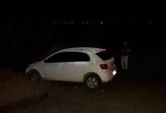 O veículo também foi encontrado na região. O motorista foi encaminhado ao HGR em estado de choque. (Foto: Divulgação)