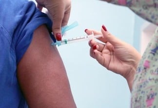 Ao todo, são cinco locais de vacinação fixos na Capital, com funcionamento das 08h30 as 17h (Foto: Nilzete Franco/FolhaBV)