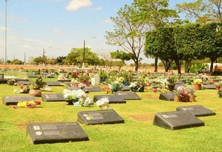 Cemitério Campo da Saudade (Foto: Nilzete Franco/FolhaBV)