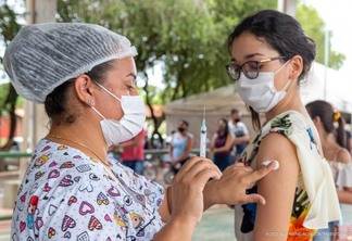 Jovens acima de 18 anos já podem se vacinar contra a covid-19 (Foto: Divulgação)