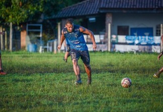 Capitão e cabeça de área Belão marcou seis gols pelo Pássaro Azul (Foto: Hélio Garcia - São Raimundo)