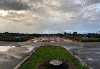 No terreno onde a Prefeitura de Boa Vista abriu uma rua no meio seria construída a escola do Cidade Satélite (Foto: Divulgação)