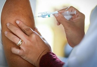 O Brasil chegou a 100 milhões de pessoas imunizadas ao menos com a primeira dose da vacina contra a covid-19 (Foto: Divulgação)